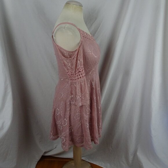 City Triangles Juniors Lace Dress Size 7 - Picture 4 of 10